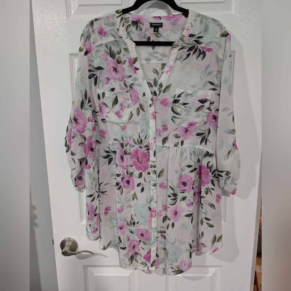 Torrid Emma - White Floral Chiffon Babydoll Tunic in Size 3 (22/24)